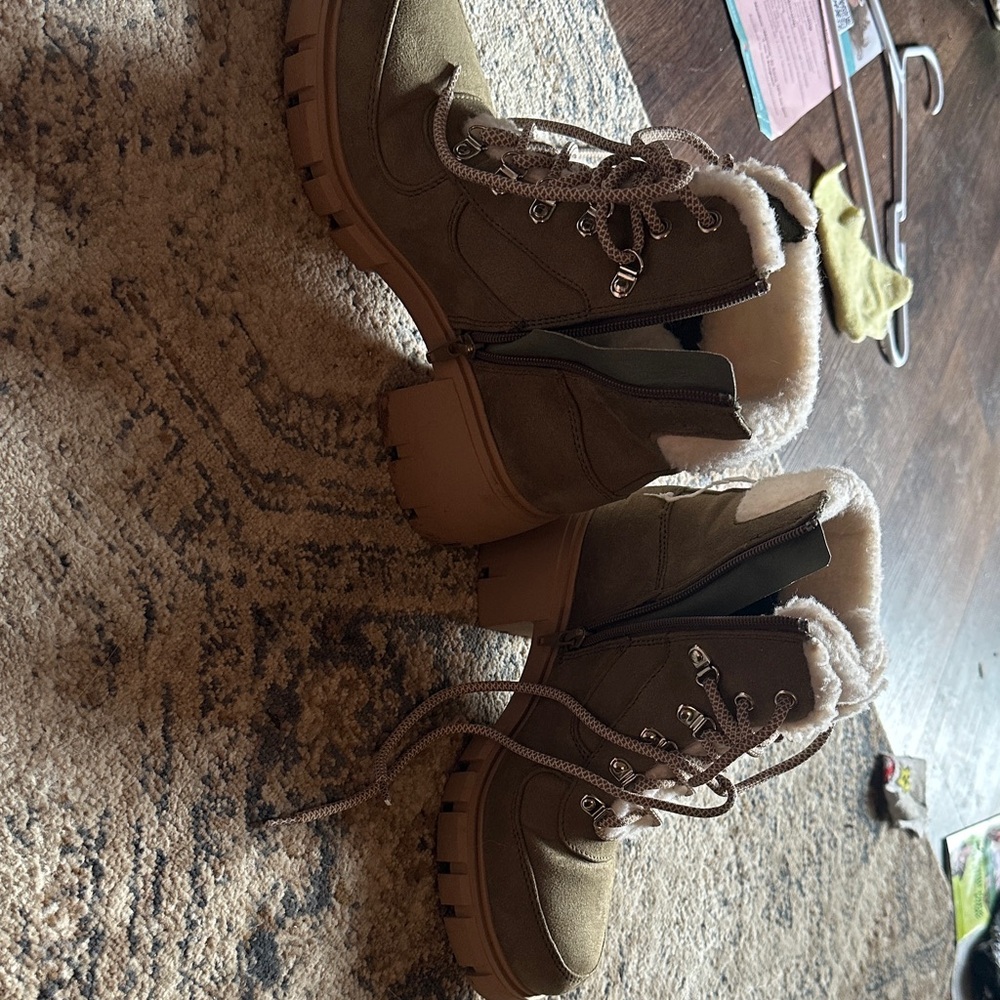 Women's Olive Green Soda Boots - Picture 4 of 8